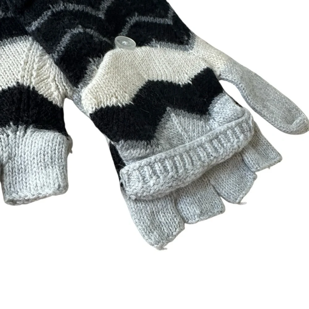 Juicy Couture Black and Gray Chevron Knit Fingerless Gloves Mittens